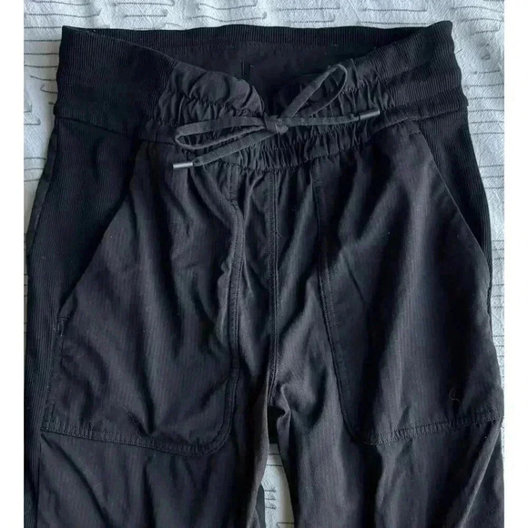 Lululemon Beyond the Studio Jogger Women’s Size 2 in Black - Picture 8 of 11